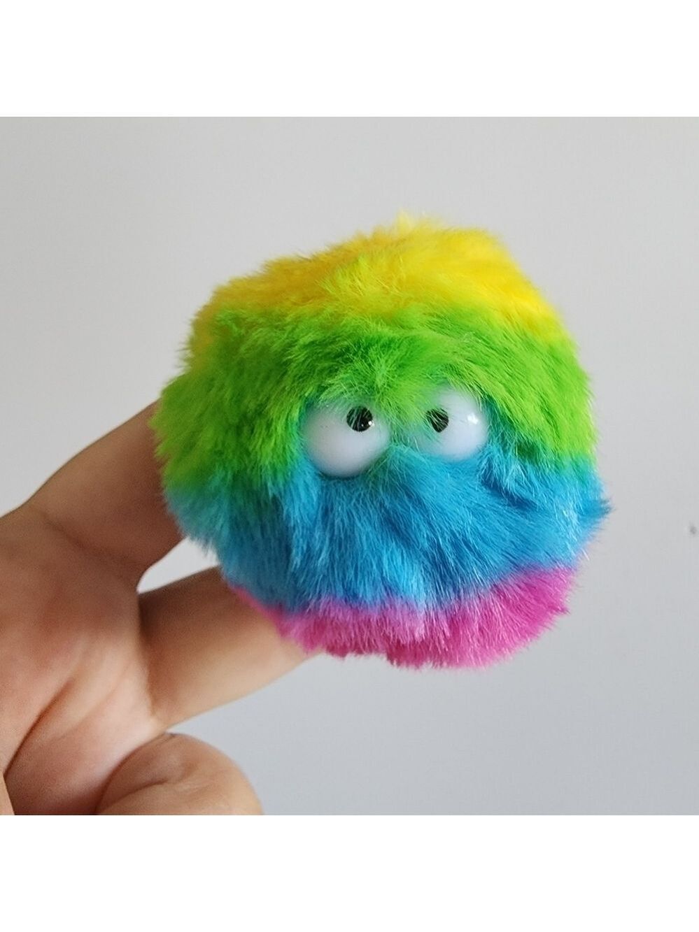 NWT Tie Dye Colorful Pom Pom Adhesive Phone Grip and Stand
